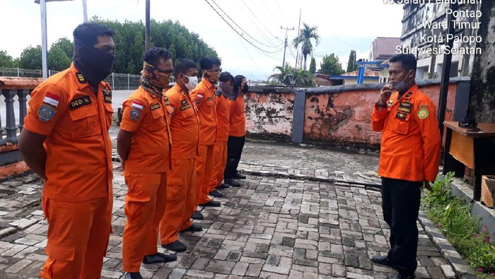 Basarnas Palopo melakukan pencarian 3 nelayan yang dilaporkan hilang di perairan Wajo, Sulsel (dok. Istimewa)