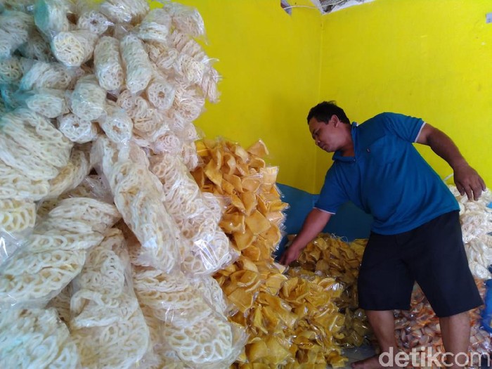 Mewujudkan mimpi orang tua. Itulah yang memotivasi Agus Santoso (47) rela jatuh bangun, demi menunaikan ibadah haji bersama istrinya.