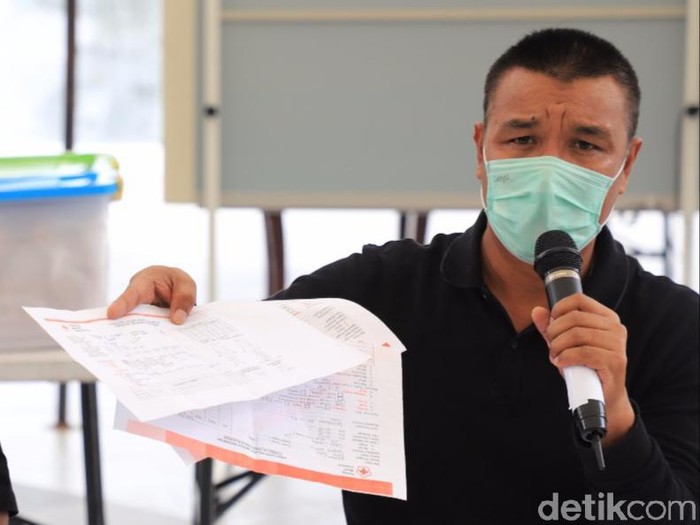 Seorang karyawan PDAM Surya Sembada yang positif COVID-19 meninggal dunia. Ia merupakan sopir pribadi Dirut PDAM Surya Sembada.