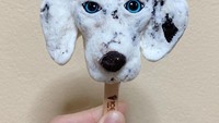 Tak hanya kucing, ada juga es krim berbentuk kepala anjing yang pas buat para pencinta anjing. Nah kalau si belang hitam putih ini anjing jenis dalmation. Foto: instagram @icedea_icecream