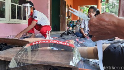 Face Shield Buatan Difabel Perbalingga Kebanjiran Pesanan