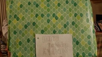 Fokus sama kado apa badannya nih? (Foto: Brightside)