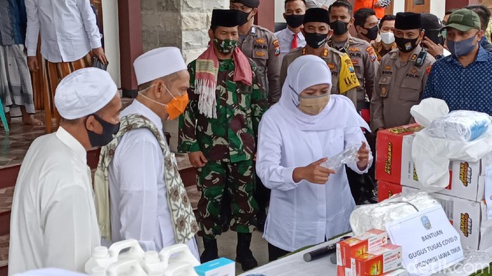 Forkopimda Ngawi membuka posko Kampung Tangguh penanggulangan COVID-19. Kampung Tangguh yang didirikan Polres Ngawi juga menjamin ketersediaan lumbung pangan.
