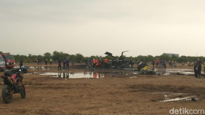 Helikopter jatuh di kawasan industri Kendal, Sabtu (6/6/2020).