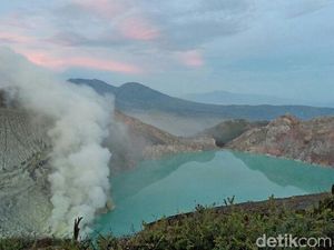 Kawah Ijen Jajal Terapkan New Normal Pariwisata, Hiking Pakai Masker?