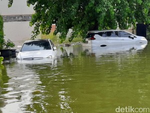 Kompleks Pantai Mutiara Jakarta Terdampak Rob, Ada Mercy Terendam