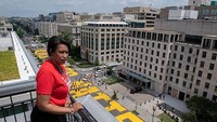 Mural raksasa Black Lives Matter dan nama jalan Black Lives Matter Plaza yang diresmikan sang walikota pun menjadi pengingat bagi Gedung Putih, kantor pemerintahan Donald Trump. Istimewa  