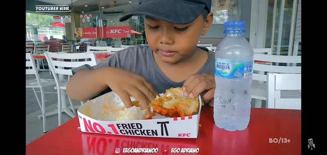 Pemulung Makan KFC Pertama Kali hingga Kehalalan Ayam Bundir