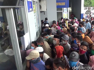Antre Surat Sehat, Ratusan Penumpang di Pelabuhan Nusantara Berdesakan