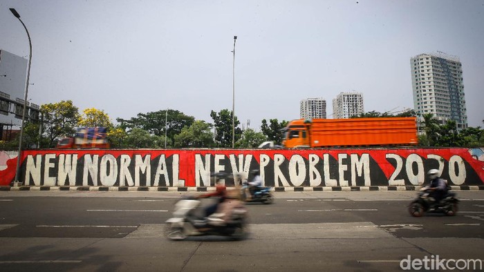 Skenario new normal untuk tatanan kehidupan baru di era pandemi Corona dilakukan dengan berbagai cara. Salah satunya lewat mural yang mejeng di kawasan Jakarta Selatan.