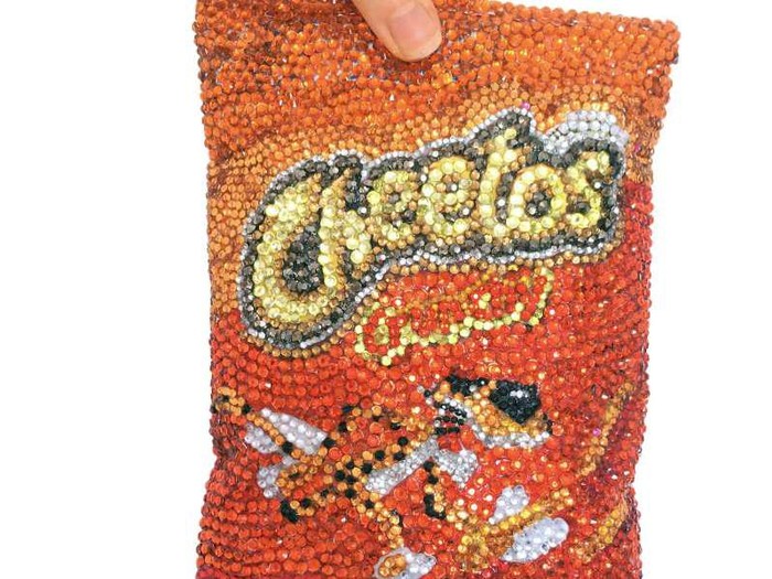 Snack ditempeli kristal berkilau