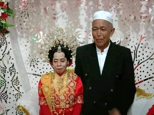 Viral Kakek Duda 73 Tahun di Maros Nikahi Wanita Lajang 51 Tahun