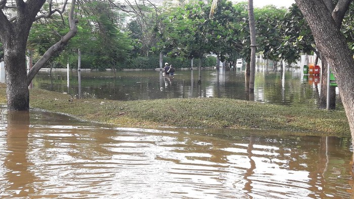 Banjir Rob di Kompleks Pantai Mutiara