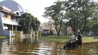 Banjir Rob Rendam Perumahan di Utara Jakarta
