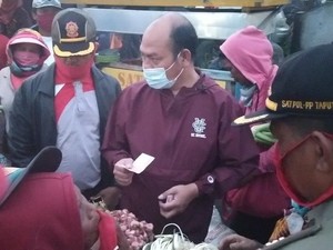 Cara Bupati Taput Atasi Harga Sayuran yang Anjlok Akibat COVID-19