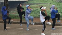 Diketahui, meski telah kembali dibuka, penerapan protokol kesehatan pun tetap dilakukan, seperti menerapkan physical distancing atau jaga jarak hingga mengenakan masker saat beraktivitas di luar rumah.