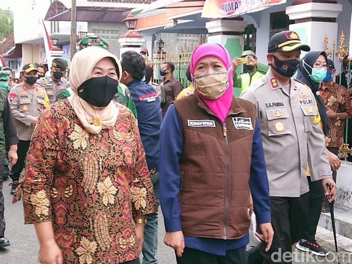 Badan Nasional Penanggulangan Bencana Daerah (BNPB) mengeluarkan peta terbaru sebaran COVID-19 di Jawa Timur. Hasilnya, dua kota diturunkan dari zona merah menjadi kuning.