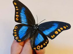 Seniman Ini Bikin Kupu-kupu Kertas yang Realistis Banget