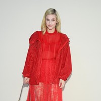 Sebagai figur publik, aktris 23 tahun itu juga eksis di berbagai acara fashion. Ini penampilannya ketika menghadiri fashion show Valentino di Paris Fashion Week Fall Winter 2020 tahun lalu. (Foto: Getty Images/Pascal Le Segretain)