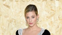 Lili Reinhart mengaku biseksual lewat sebuah unggahan Instagram. Walaupun aku tidak pernah mengatakannya secara terbuka sebelum ini, tapi aku bangga jadi wanita biseksual, ujarnya. (Foto: Getty Images/Pascal Le Segretain)  