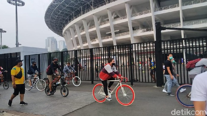 Minggu pagi pertama era PSBB masa transisi Jakarta di GBK. (Wilda Hayatun Nufus/detikcom) Minggu pagi pertama era PSBB masa transisi Jakarta di GBK. (Wilda Hayatun Nufus/detikcom)