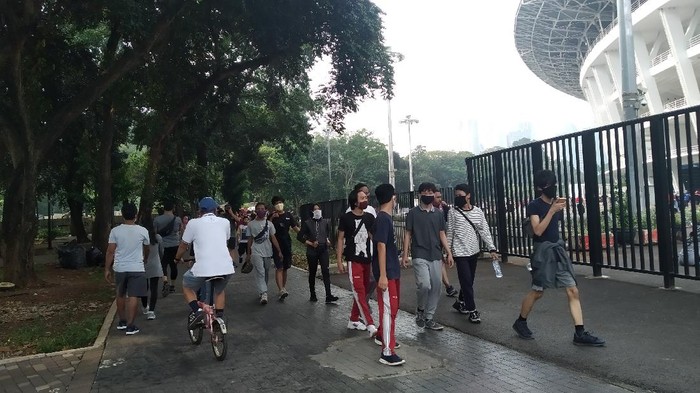 Minggu pagi pertama era PSBB masa transisi Jakarta. (Wilda Hayatun Nufus/detikcom) Minggu pagi pertama era PSBB masa transisi Jakarta. (Wilda Hayatun Nufus/detikcom)
