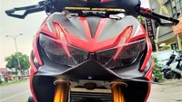 Modifikasi yang dilakukan bengkel Speedway Motorsport Centre itu mengubah hampir sebagian besar kaki-kaki Supra GTR 150. Bagian depan mengaplikasi suspensi Upside Down (USD) berwarna gold. Sementara peleknya menggunakan profil lebih lebar untuk mengakomodasi ban ukuran 120/70.(Foto: Speedway Motorsport Centre)