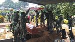 Momen Pemakaman Lettu Wisnu Korban Heli Jatuh di Kendal