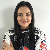 Renee Gracie menggebrak dunia balap saat menjadi perempuan pebalap pertama di Australia dalam kurun 14 tahun. Pada 2015, ia dipasangkan dengan perempuan pebalap lainnya sehingga menjadi tim perempuan pertama sejak 1998. (Foto: Instagram/@renee_gracie)