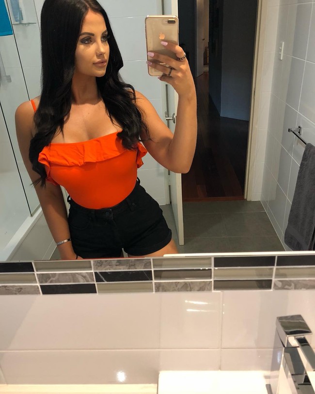 Seiring berjalannya waktu, banyak orang yang mengenalnya. Pundi-pundi Renee pun terus bertambah. Kini dalam sepekan, ia bisa mengantongi pemasukan hingga 14 ribu pound sterling atau sekitar Rp 250 juta. (Foto: Instagram/@renee_gracie)