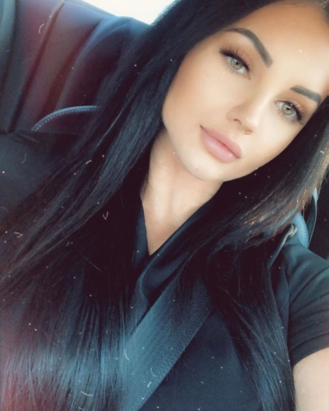 Pada minggu perdananya sebagai bintang porno, Renee berhasil meraup pemasukan 1.700 pound sterling atau sekitar Rp30 juta. (Foto: Instagram/@renee_gracie)