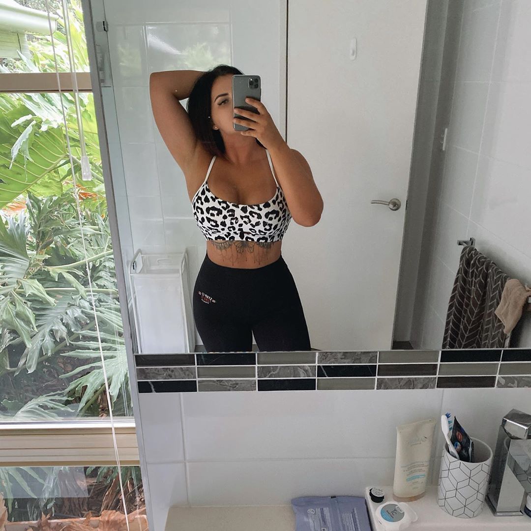 Pebalap Seksi Renee Gracie