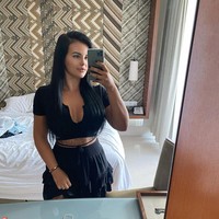 Tanpa disengaja, ia menemukan situs OnlyFans yang memungkinkan pembuat konten berbagi foto dan video erotisnya kepada pelanggan. Ia pun tertarik untuk bergabung. (Foto: Instagram/@renee_gracie)