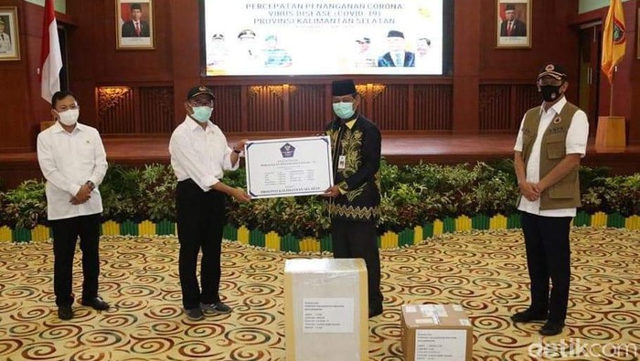Pemprov Kalsel saat terima bantuan terkait Corona dari pemerintah pusat