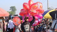 Seperti diketahui, sejumlah PKL kembali menggelar lapak dagangannya di pasar kaget tersebut.