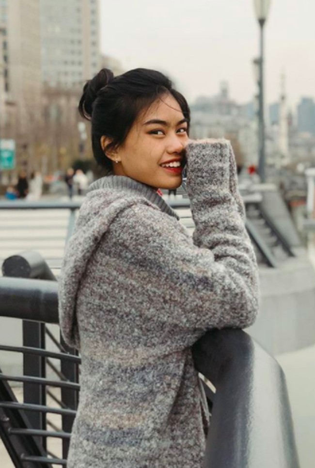 Putri Alya Rohali, Namira Adjani juga memilih tinggal di luar negeri. Namira kini tinggal di Inggris untuk melanjutkan pendidikan S2 di University College London (ULC). Diketahui sebelum memilih universitas tersebut Namira berhasil lolos di 5 kampus bergengsi luar negeri. Foto: Instagram @namiradjani