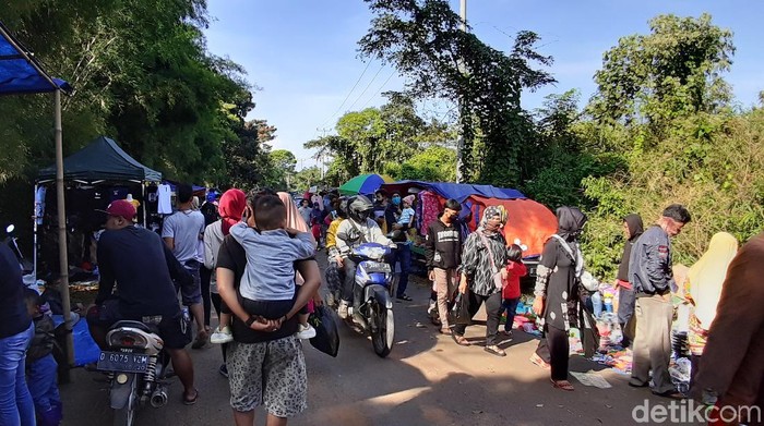 Suasana Pasar Minggu Jatinangor, Sumedang