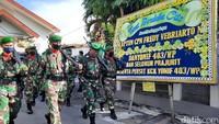 Empat prajurit TNI AD gugur dalam kecelakaan helikopter MI-17 milik TNI AD di Kawasan Industri Kendal (KIK), Jawa Tengah kemarin. Salah seorang prajurit TNI AD yang gugur, Kapten Cpn Fredy Febrianto disemayamkan di rumah duka di Sleman, Daerah Istimewa Yogyakarta, Minggu (7/6/2020).