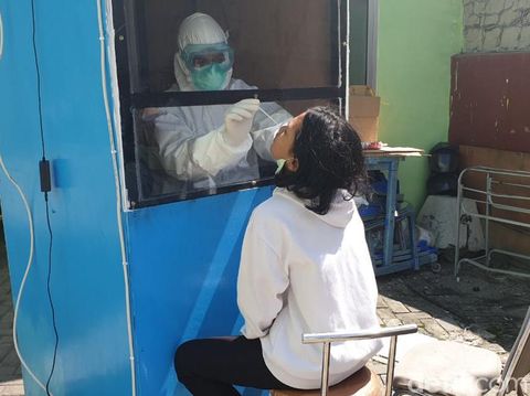 Tim COVID-19 Hunter Jatim Lakukan Rapid Test Massal, Hasilnya 82 Reaktif
