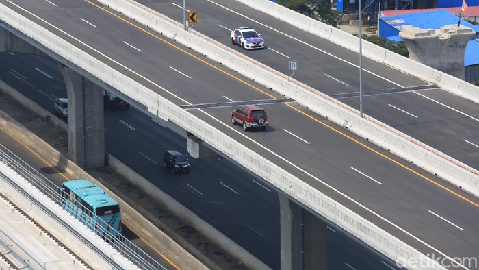 PT Jasa Marga (Persero) Tbk kembali membuka Jalan Tol Jakarta-Cikampek II (elevated). Pembukaan jalan tol itu dilakukan secara bertahap.