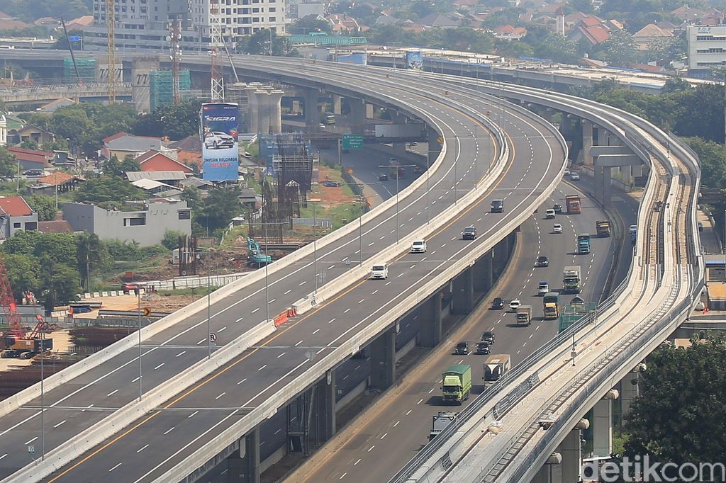 PT Jasa Marga (Persero) Tbk kembali membuka Jalan Tol Jakarta-Cikampek II (elevated). Pembukaan jalan tol itu dilakukan secara bertahap.