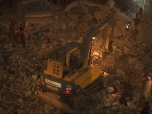 Apartemen 5 Lantai di Pakistan Roboh!
