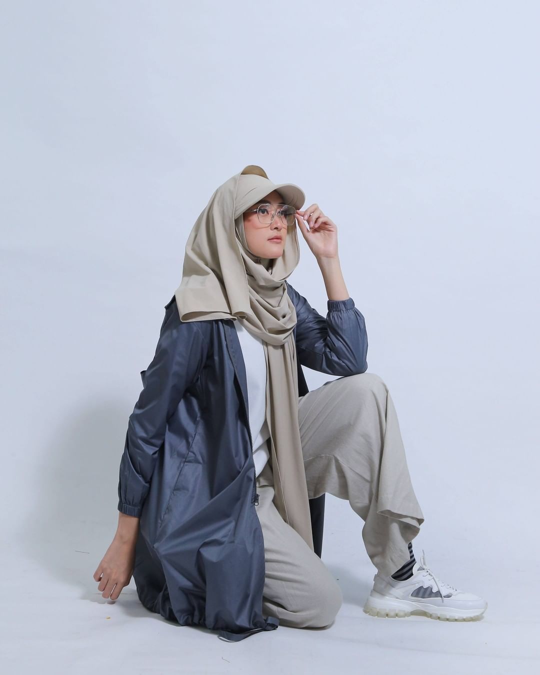 APD Stylish untuk Pergi ke Kantor di Era New Normal