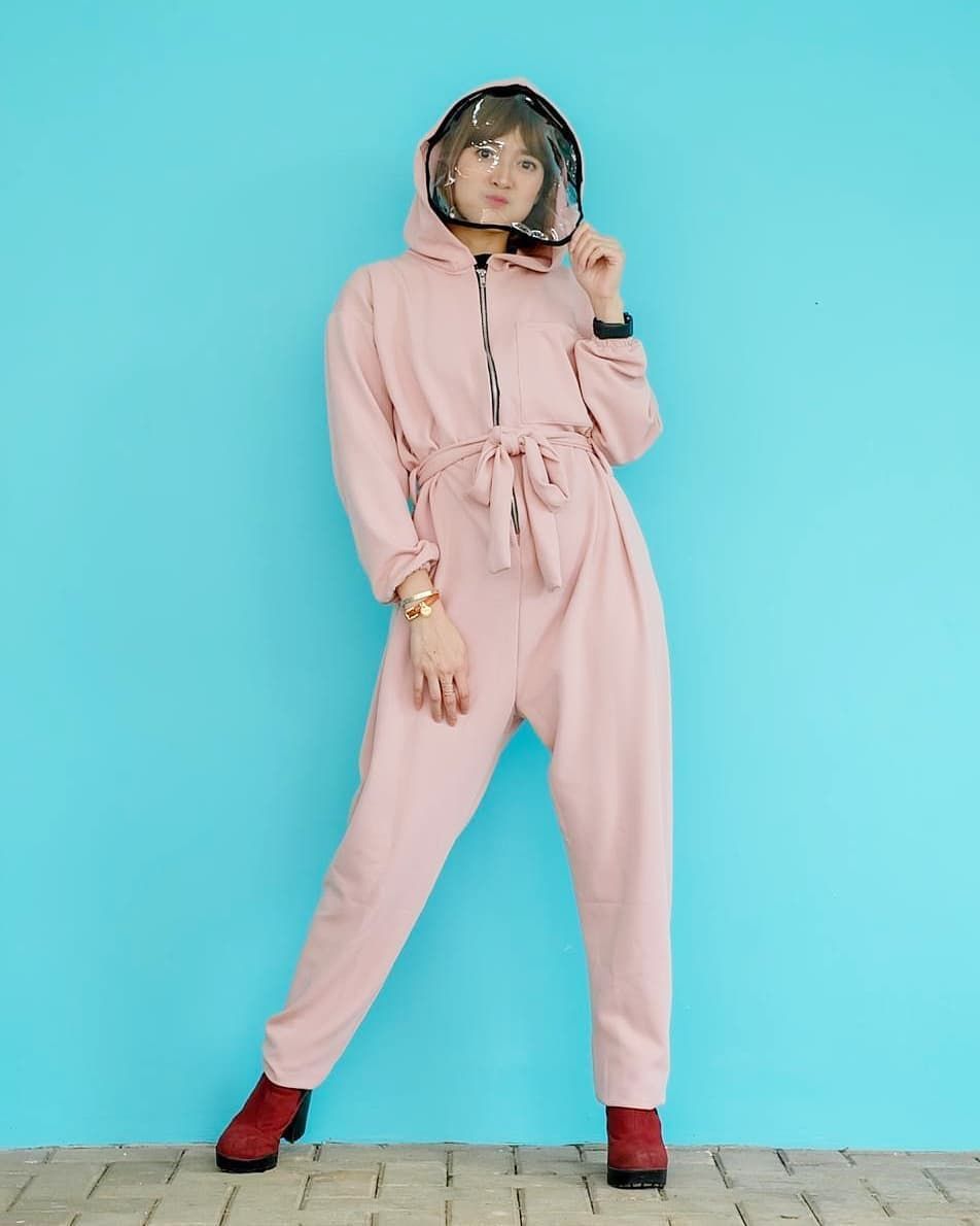 APD Stylish untuk Pergi ke Kantor di Era New Normal