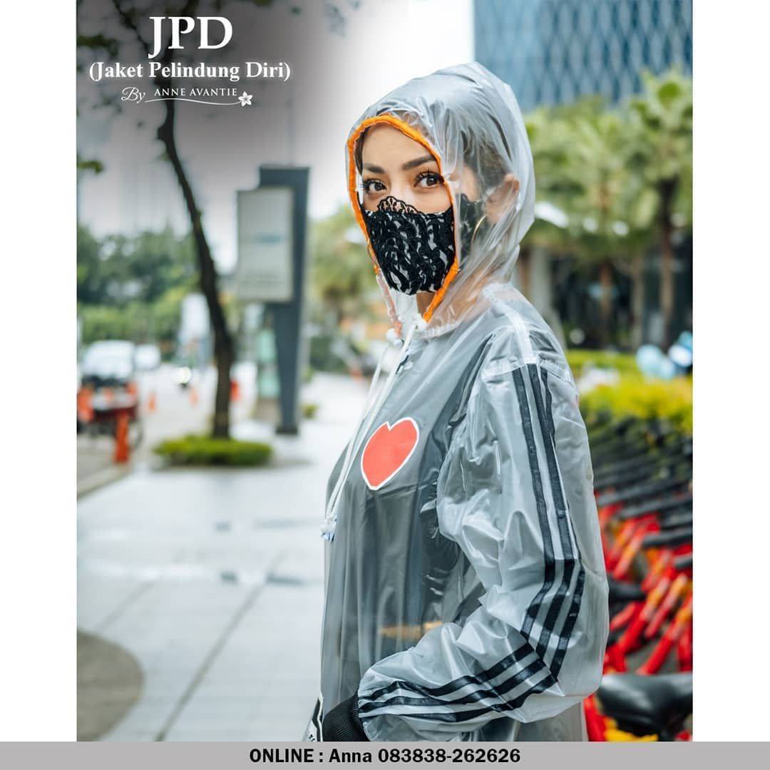 APD Stylish untuk Pergi ke Kantor di Era New Normal