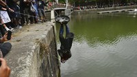 Pada kematiannya pada 1721, ia mewariskan kekayaannya kepada badan amal dan warisannya masih dapat dilihat di jalan-jalan Bristol, peringatan dan bangunan.  