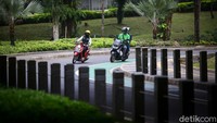 Pada hari ini, pemerintah sudah mulai membolehkan ojek online untuk kembali menarik penumpang.