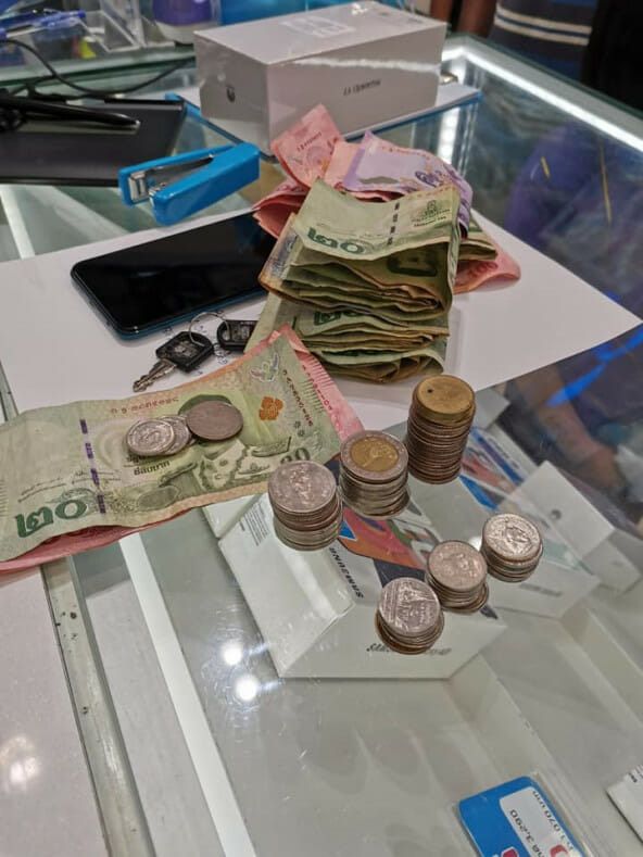 Bocah SD bongkar celengan beli HP