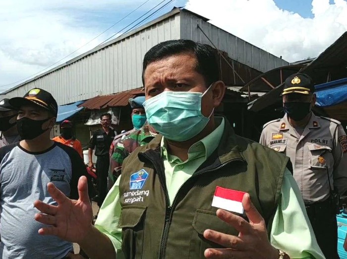 Bupati Sumedang Dony Ahmad Munir