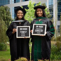 Menjadi dokter adalah impian Cynthia sejak 27 tahun yang lalu. Cynthia berasal dari Ghana. Ketika berusia dua tahun, dia bersama keluarganya pindah ke Amerika Serikat dan menetap di Louisiana. Ketika sudah lebih besar, dia dan keluarganya lalu kembali ke Ghana. Saat kembali, ada seorang wanita yang memintanya untuk membantu anaknya yang sakit. Dari situlah awal impiannya untuk menjadi dokter mulai terbentuk. Foto: Instagram/@doctor.504